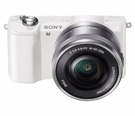 CÁMARA α5000L CON MONTURA TIPO A, SENSOR APS-C Y OBJETIVO ZOOM DE 16-50 MM